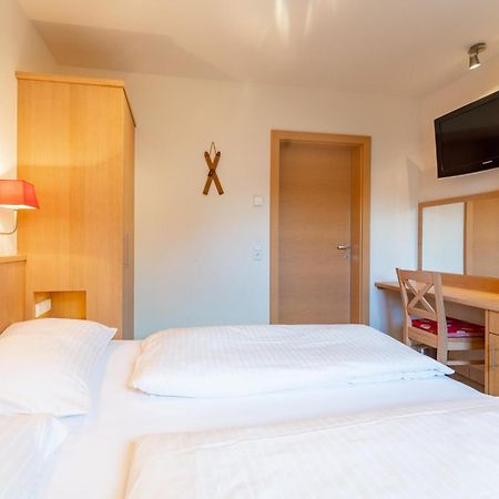 Arieke E10 Apartment คาพรูน ภายนอก รูปภาพ