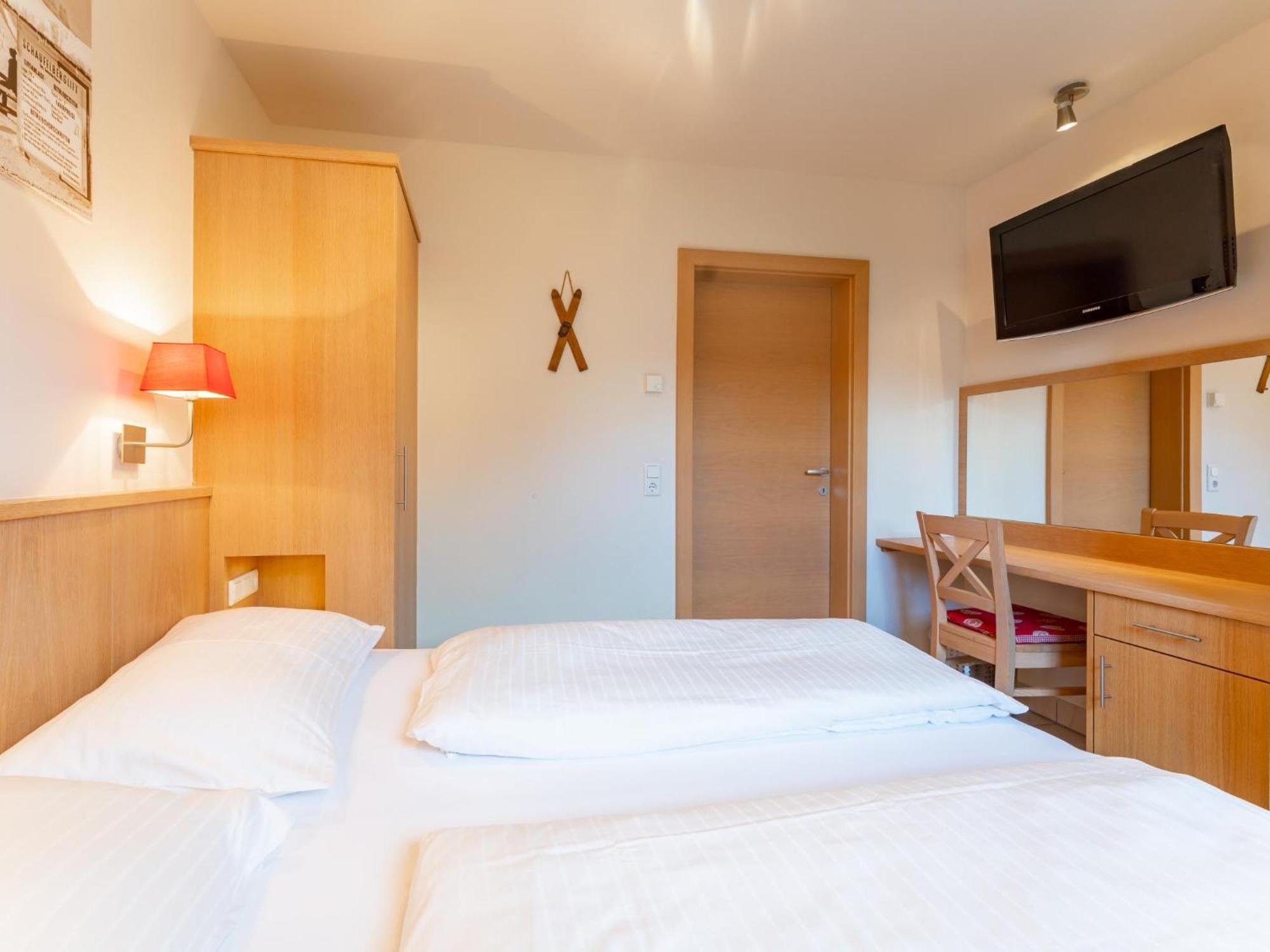 Arieke E10 Apartment คาพรูน ภายนอก รูปภาพ