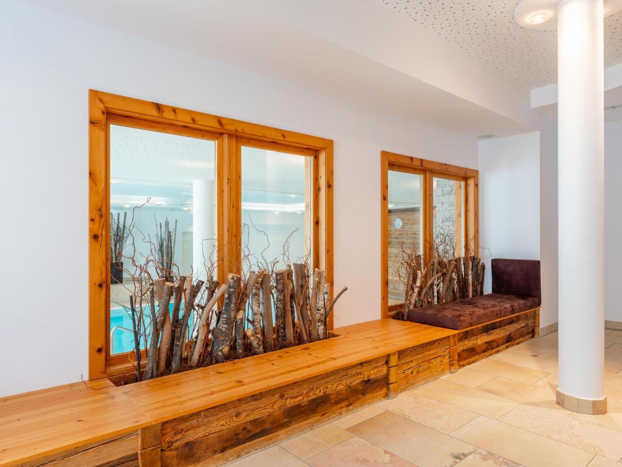 Arieke E10 Apartment คาพรูน ภายนอก รูปภาพ